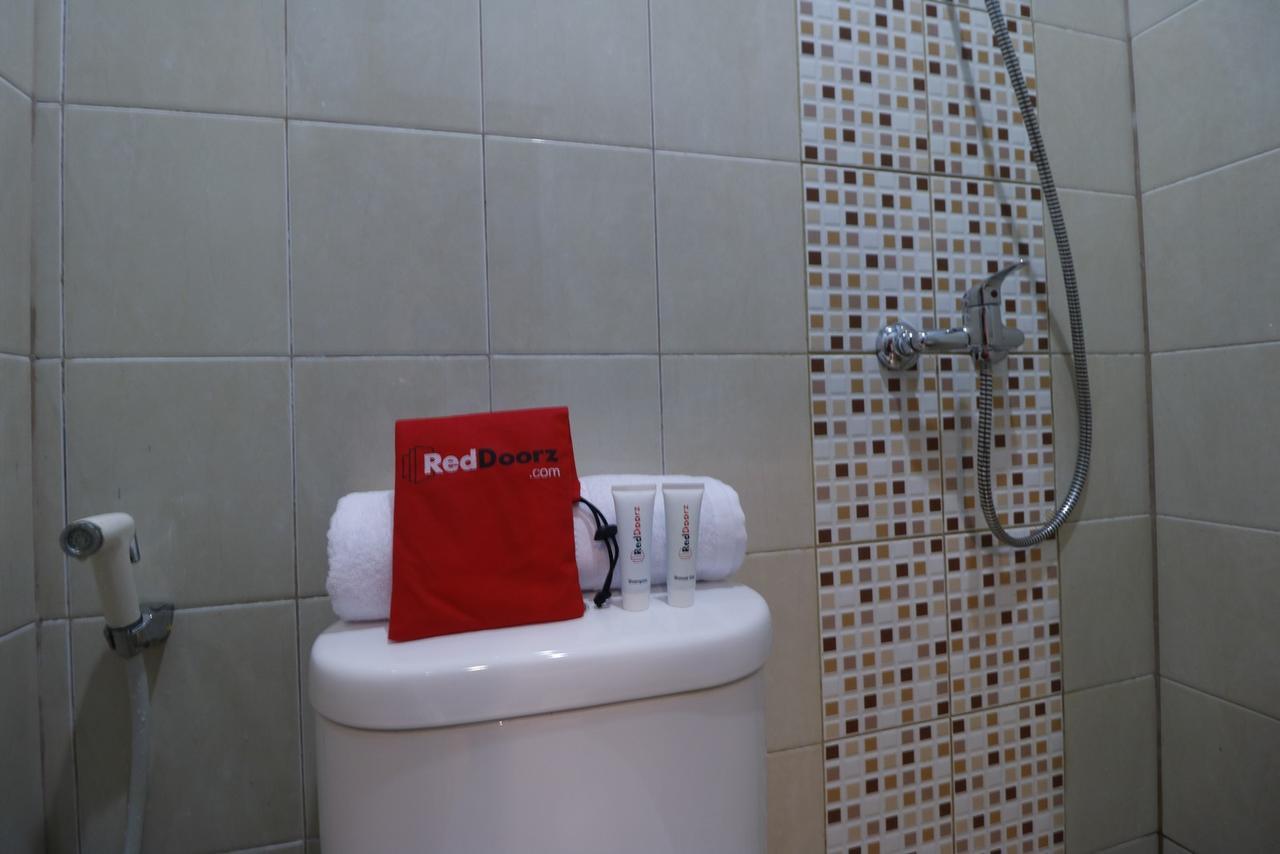 Reddoorz Plus Near Rs Harapan Kita Jakarta Buitenkant foto