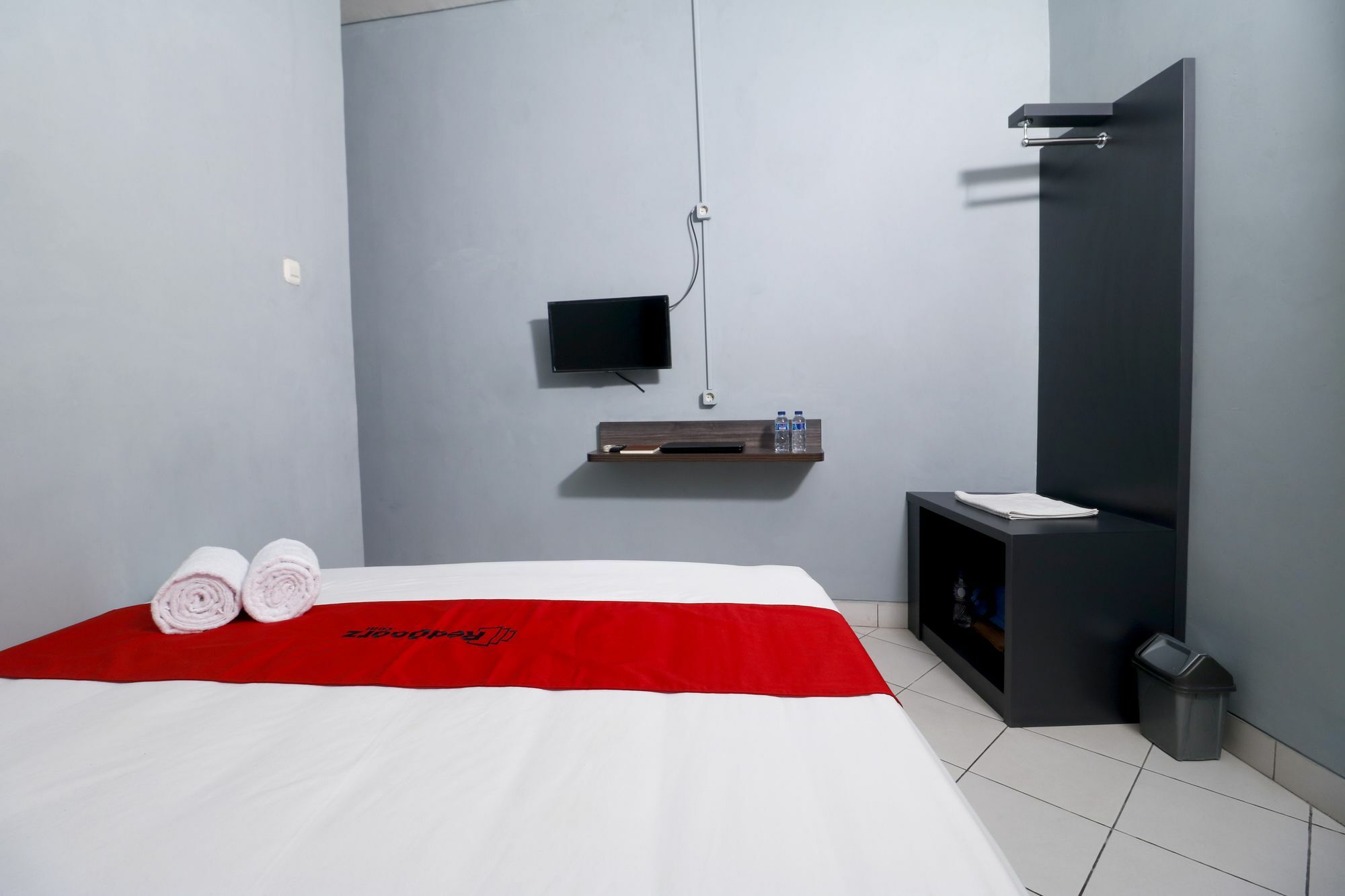 Reddoorz Plus Near Rs Harapan Kita Jakarta Buitenkant foto